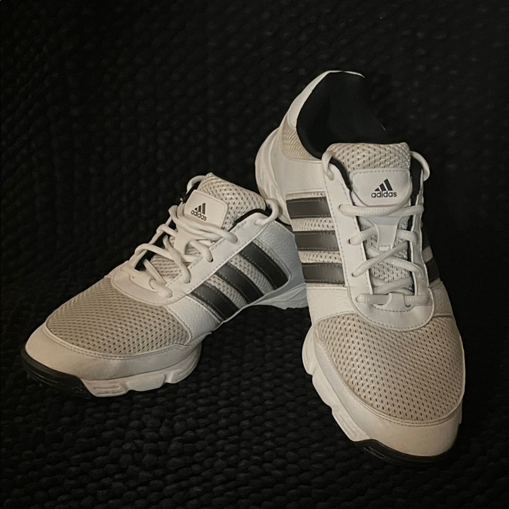 Adidas Tech Response Golf Shoes. Men’s 9.5 Preowned good shape.
